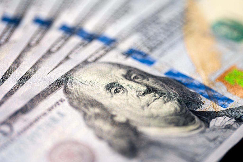 中國人民銀行將美元兌人民幣中間價設定為<b>7.0014</b>